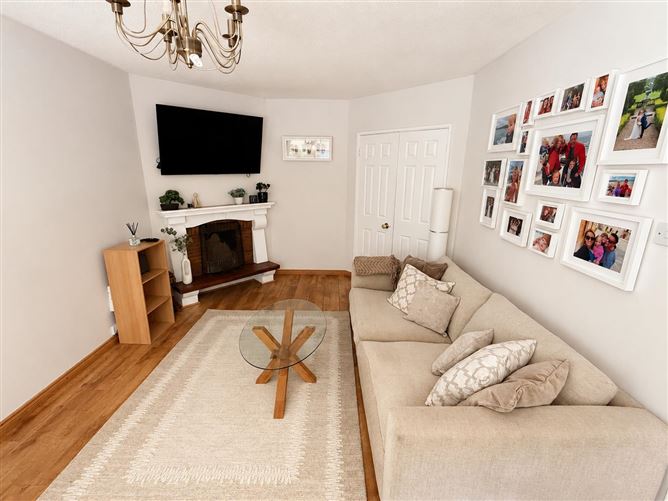 10 Parc na Silla Rise, Loughlinstown, Dublin 18