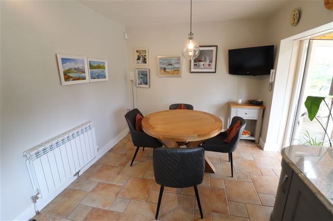 https://photos-a.propertyimages.ie/media/1/2/6/4949621/87738f5c-06e2-4ae3-9f17-f8096c9a9dfe_l.jpg