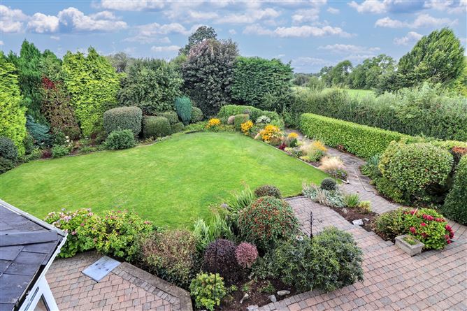 https://photos-a.propertyimages.ie/media/1/2/6/4949621/87738f5c-06e2-4ae3-9f17-f8096c9a9dfe_l.jpg