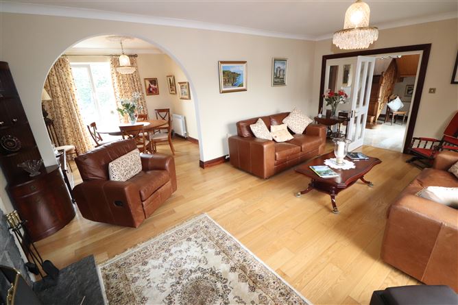 https://photos-a.propertyimages.ie/media/1/2/6/4949621/87738f5c-06e2-4ae3-9f17-f8096c9a9dfe_l.jpg