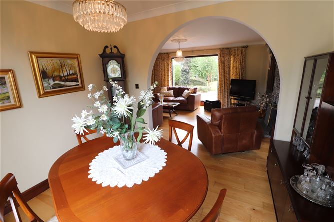 https://photos-a.propertyimages.ie/media/1/2/6/4949621/87738f5c-06e2-4ae3-9f17-f8096c9a9dfe_l.jpg