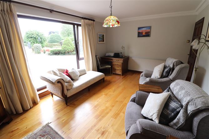 https://photos-a.propertyimages.ie/media/1/2/6/4949621/87738f5c-06e2-4ae3-9f17-f8096c9a9dfe_l.jpg