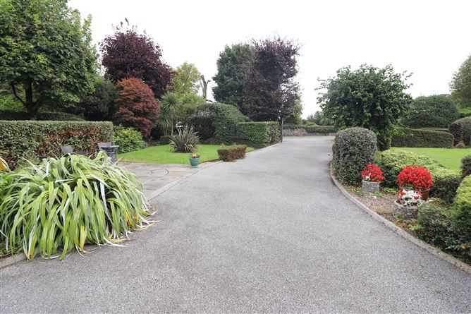https://photos-a.propertyimages.ie/media/1/2/6/4949621/87738f5c-06e2-4ae3-9f17-f8096c9a9dfe_l.jpg