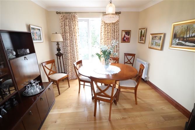 https://photos-a.propertyimages.ie/media/1/2/6/4949621/87738f5c-06e2-4ae3-9f17-f8096c9a9dfe_l.jpg