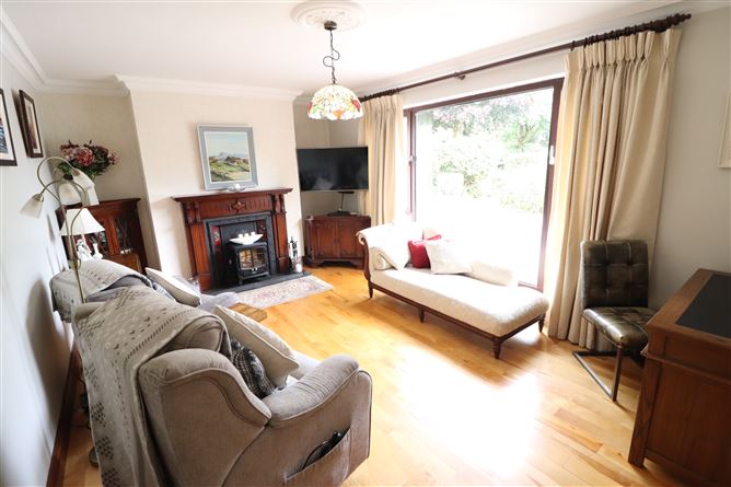https://photos-a.propertyimages.ie/media/1/2/6/4949621/87738f5c-06e2-4ae3-9f17-f8096c9a9dfe_l.jpg