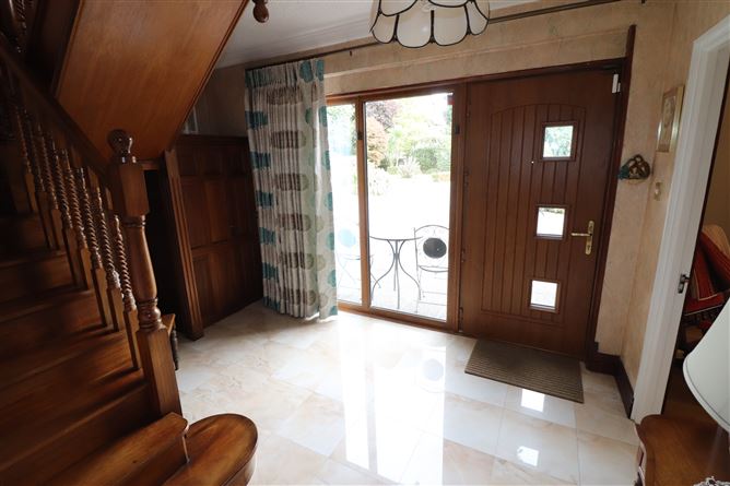 https://photos-a.propertyimages.ie/media/1/2/6/4949621/87738f5c-06e2-4ae3-9f17-f8096c9a9dfe_l.jpg