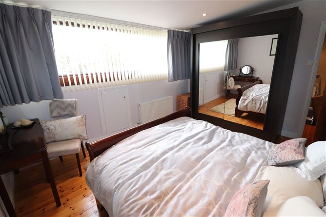 https://photos-a.propertyimages.ie/media/1/2/6/4949621/87738f5c-06e2-4ae3-9f17-f8096c9a9dfe_l.jpg