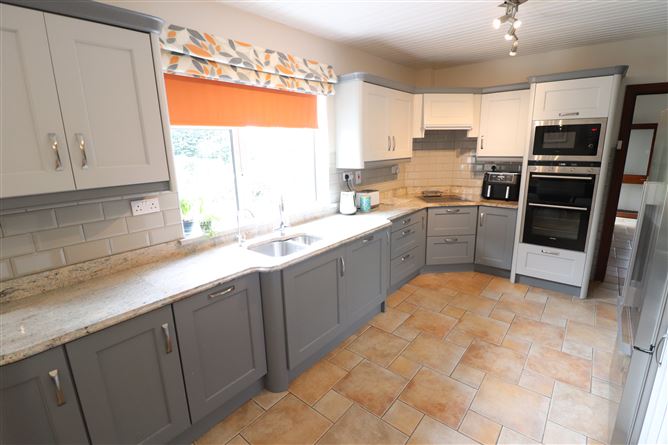 https://photos-a.propertyimages.ie/media/1/2/6/4949621/87738f5c-06e2-4ae3-9f17-f8096c9a9dfe_l.jpg