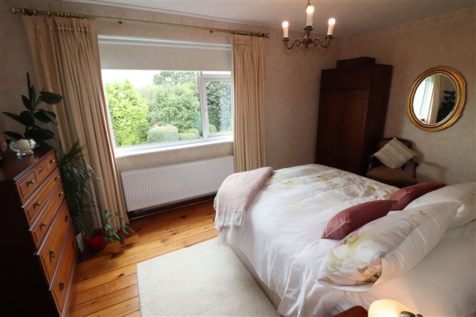 https://photos-a.propertyimages.ie/media/1/2/6/4949621/87738f5c-06e2-4ae3-9f17-f8096c9a9dfe_l.jpg