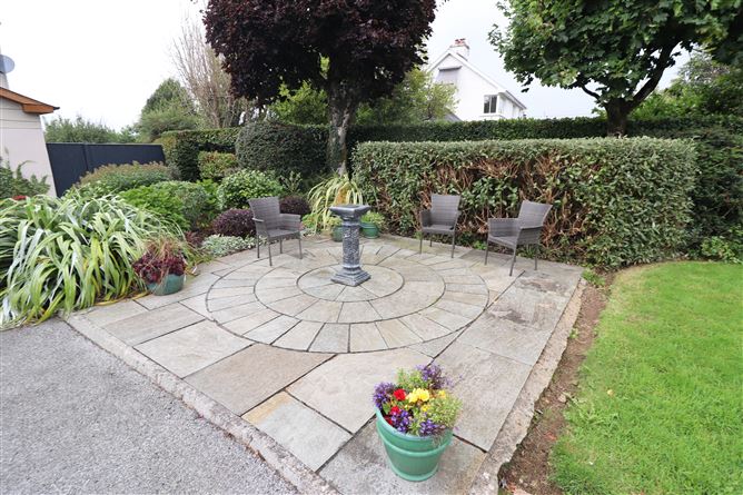 https://photos-a.propertyimages.ie/media/1/2/6/4949621/87738f5c-06e2-4ae3-9f17-f8096c9a9dfe_l.jpg