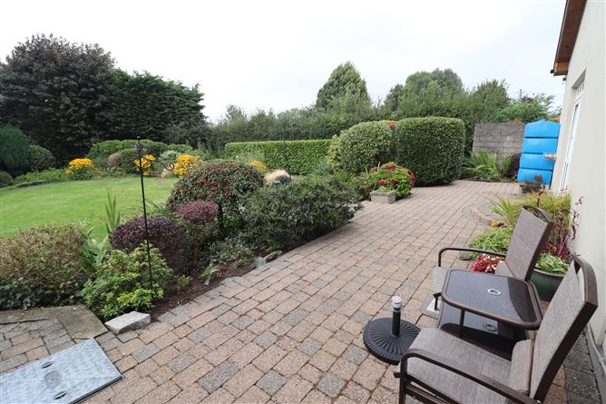 https://photos-a.propertyimages.ie/media/1/2/6/4949621/87738f5c-06e2-4ae3-9f17-f8096c9a9dfe_l.jpg