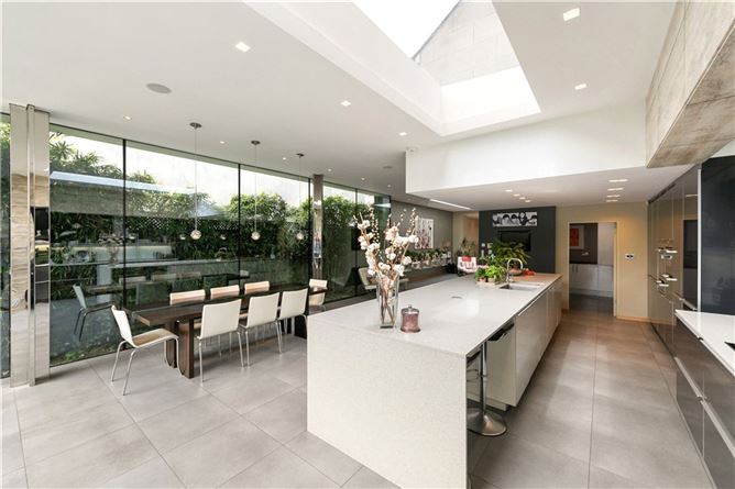 Photo 16 of 49 — 33 Ailesbury Road, Ballsbridge, Dublin 4