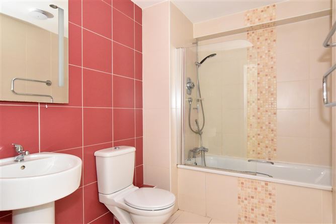 58 Cuirt Seoige, Bohermore, Galway