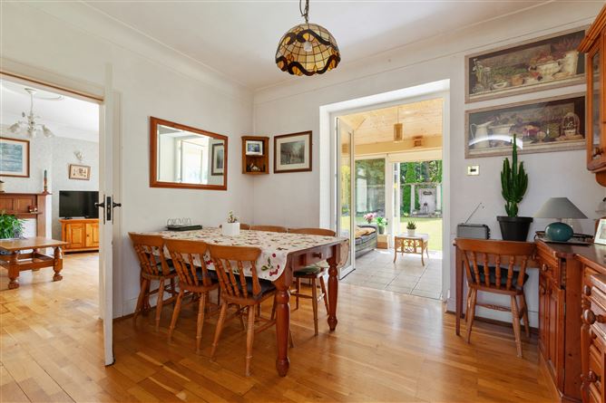 https://photos-a.propertyimages.ie/media/1/2/8/4940821/b853b87c-867c-4bdd-8dbc-5add3c7d9ce6_l.jpg