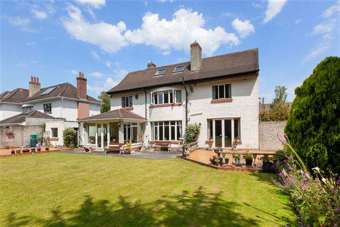 https://photos-a.propertyimages.ie/media/1/2/8/4940821/b853b87c-867c-4bdd-8dbc-5add3c7d9ce6_l.jpg
