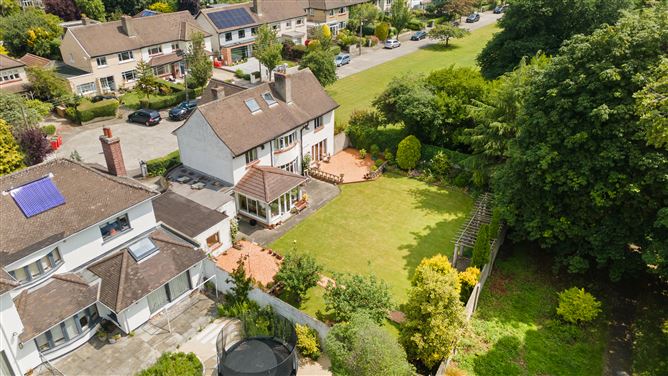 https://photos-a.propertyimages.ie/media/1/2/8/4940821/b853b87c-867c-4bdd-8dbc-5add3c7d9ce6_l.jpg
