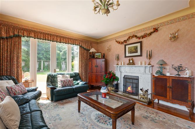 https://photos-a.propertyimages.ie/media/1/2/8/4940821/b853b87c-867c-4bdd-8dbc-5add3c7d9ce6_l.jpg