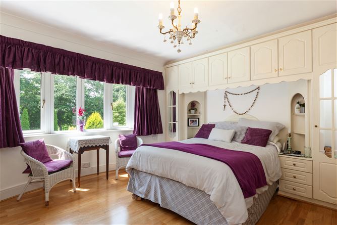 https://photos-a.propertyimages.ie/media/1/2/8/4940821/b853b87c-867c-4bdd-8dbc-5add3c7d9ce6_l.jpg
