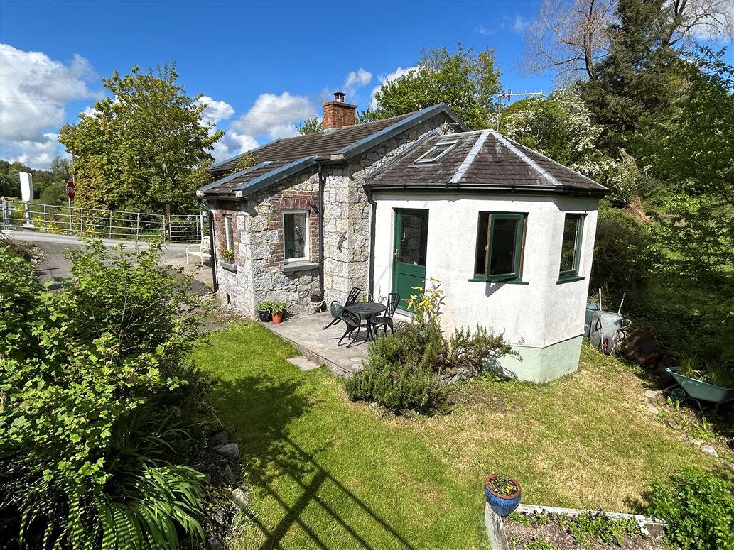 'Railway Cottage' Ballinteenoe, Carrigatoher, Nenagh, Tipperary