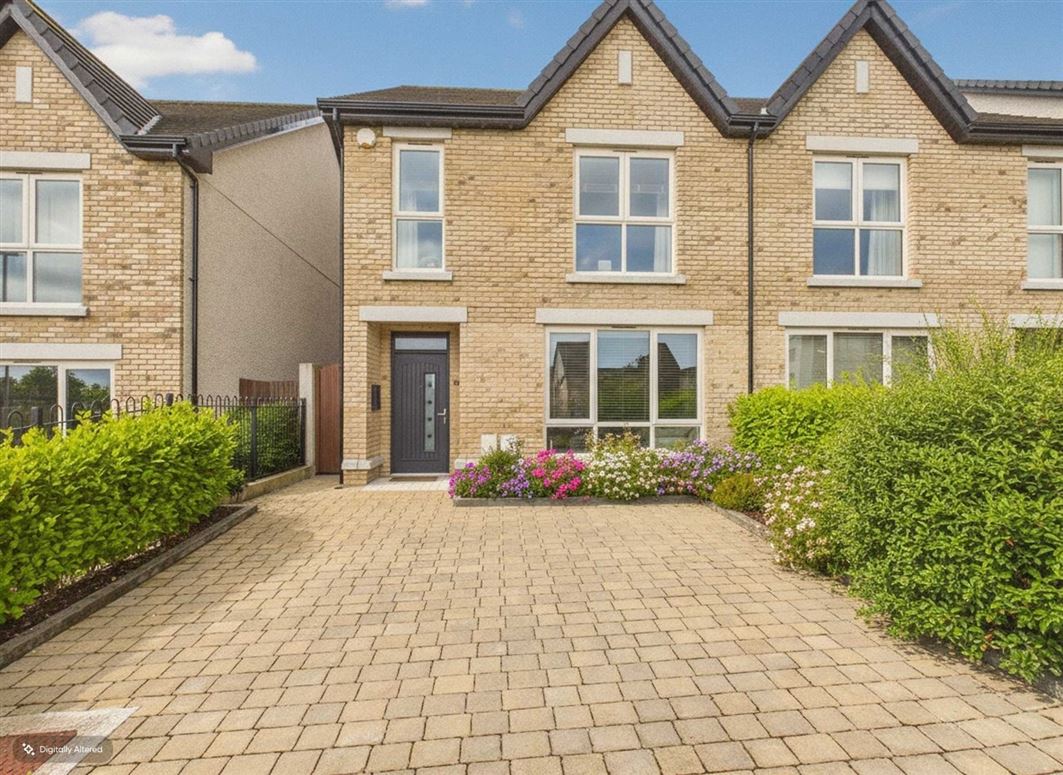 18 Cuirt Bhoirne, Roscam, Galway