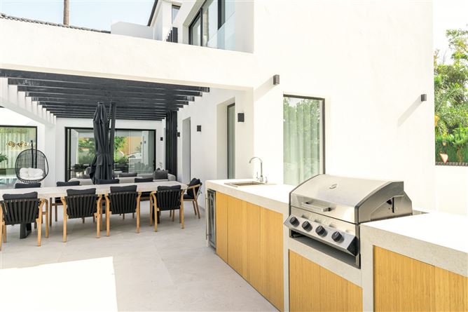 {name:Malaga, codeiso:MA}, Marbella, Nueva Andalucia, Supermanzana H, Spain - COSTA-01248P