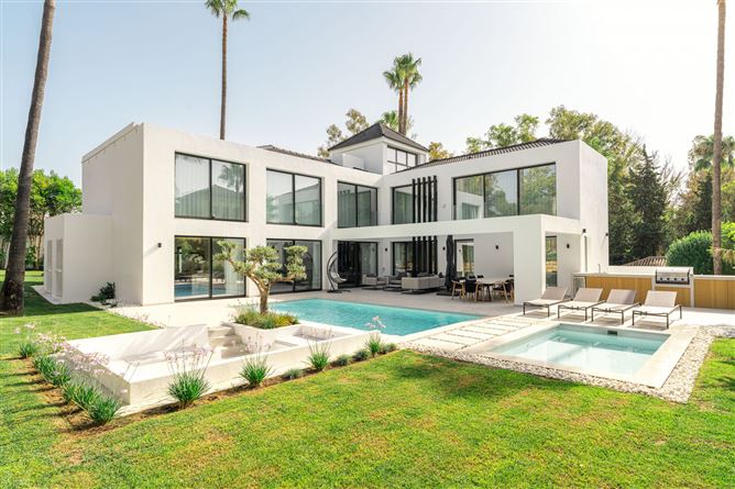 {name:Malaga, codeiso:MA}, Marbella, Nueva Andalucia, Supermanzana H, Spain - COSTA-01248P