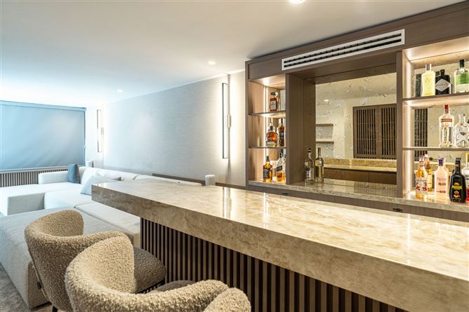 {name:Malaga, codeiso:MA}, Marbella, Nueva Andalucia, Supermanzana H, Spain - COSTA-01248P