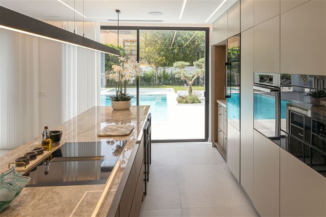 {name:Malaga, codeiso:MA}, Marbella, Nueva Andalucia, Supermanzana H, Spain - COSTA-01248P