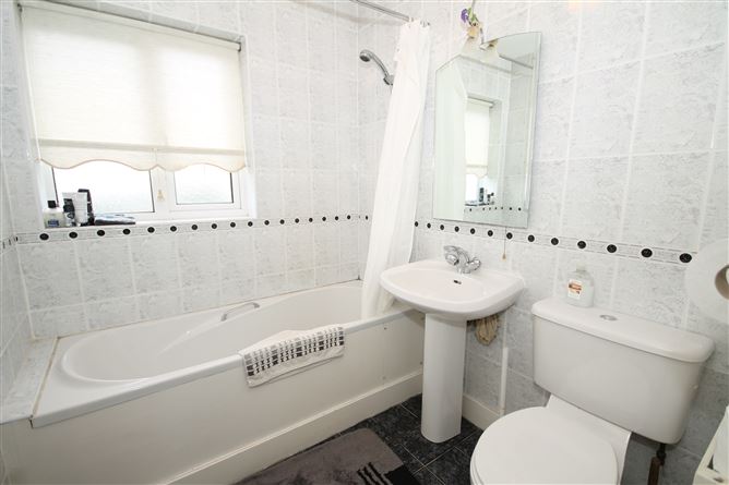 11 The Close, Curragh Grange, Newbridge, Kildare