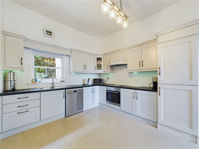 4 River View Place, Glenbrook, Passage West, Cork