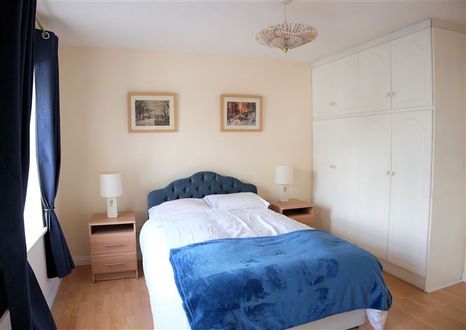 12 The Square, Loughrea, Galway