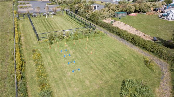 Strand Camping, Killard Road, Doonbeg, Kilrush, Co. Clare.