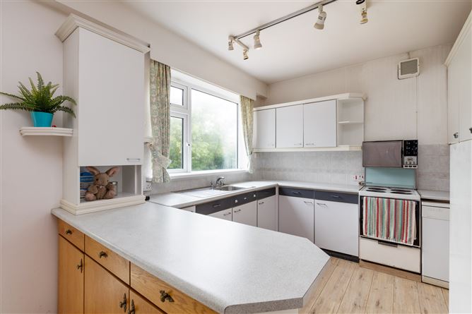 6 St Fintans Road, Sutton, Dublin 13