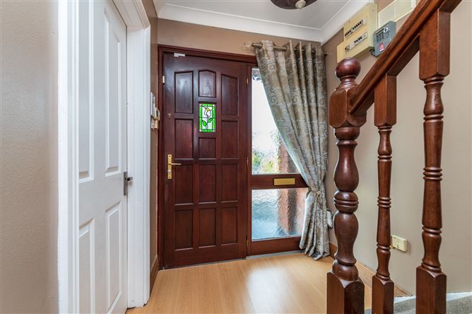https://photos-a.propertyimages.ie/media/1/3/3/5017331/7a8ab6fb-673d-4f26-9379-de3f2a5f2234_l.jpg