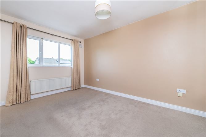 https://photos-a.propertyimages.ie/media/1/3/3/5017331/7a8ab6fb-673d-4f26-9379-de3f2a5f2234_l.jpg