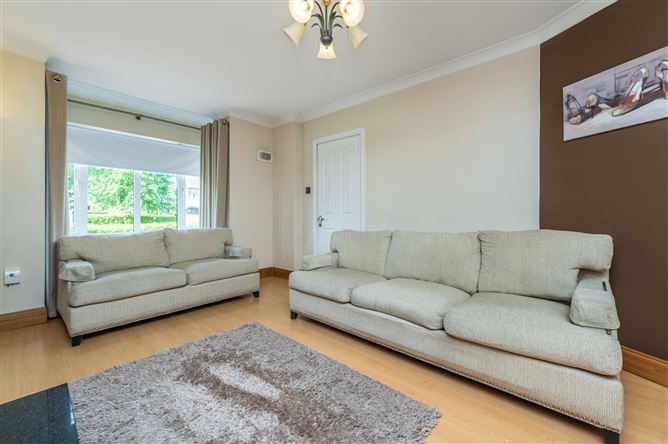 https://photos-a.propertyimages.ie/media/1/3/3/5017331/7a8ab6fb-673d-4f26-9379-de3f2a5f2234_l.jpg