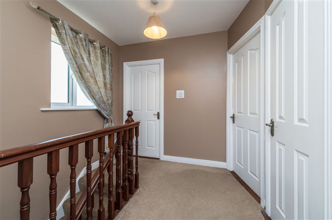 https://photos-a.propertyimages.ie/media/1/3/3/5017331/7a8ab6fb-673d-4f26-9379-de3f2a5f2234_l.jpg