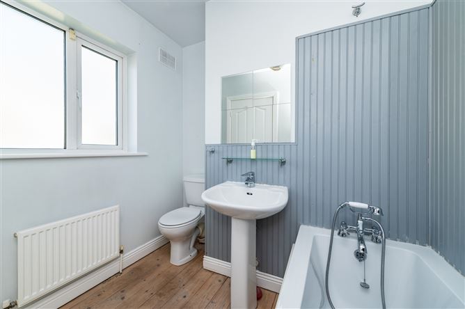 https://photos-a.propertyimages.ie/media/1/3/3/5017331/7a8ab6fb-673d-4f26-9379-de3f2a5f2234_l.jpg