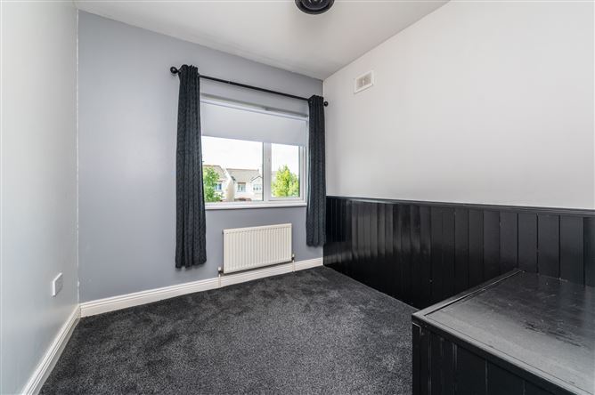 https://photos-a.propertyimages.ie/media/1/3/3/5017331/7a8ab6fb-673d-4f26-9379-de3f2a5f2234_l.jpg