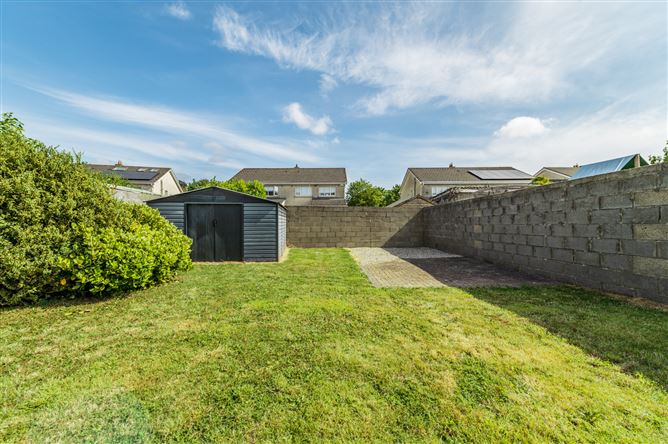 https://photos-a.propertyimages.ie/media/1/3/3/5017331/7a8ab6fb-673d-4f26-9379-de3f2a5f2234_l.jpg