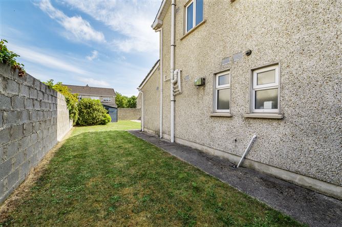 https://photos-a.propertyimages.ie/media/1/3/3/5017331/7a8ab6fb-673d-4f26-9379-de3f2a5f2234_l.jpg
