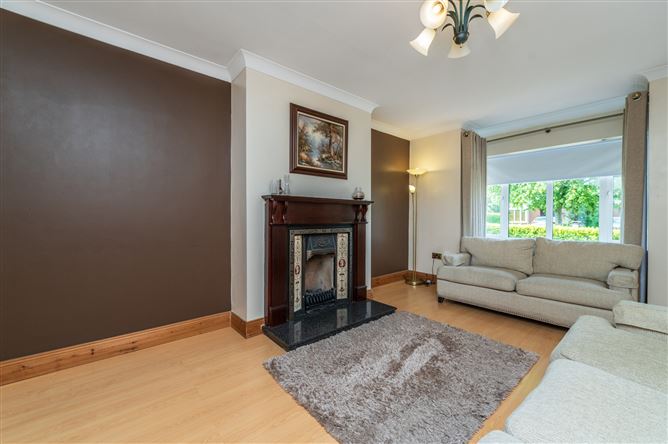 https://photos-a.propertyimages.ie/media/1/3/3/5017331/7a8ab6fb-673d-4f26-9379-de3f2a5f2234_l.jpg