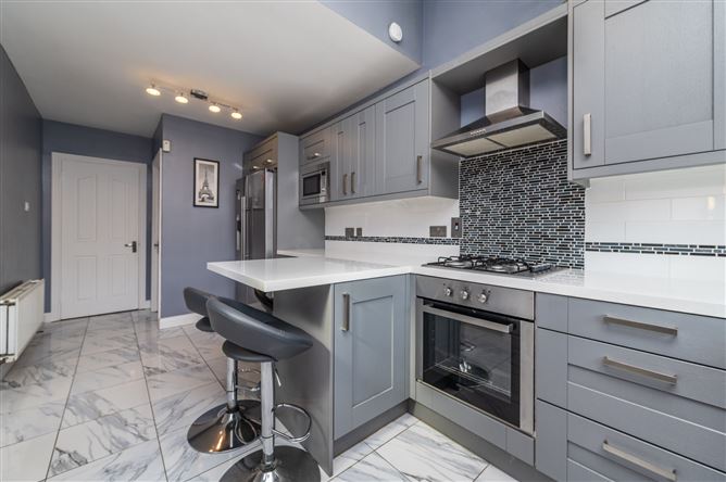 https://photos-a.propertyimages.ie/media/1/3/3/5017331/7a8ab6fb-673d-4f26-9379-de3f2a5f2234_l.jpg