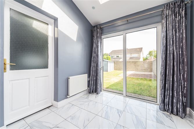 https://photos-a.propertyimages.ie/media/1/3/3/5017331/7a8ab6fb-673d-4f26-9379-de3f2a5f2234_l.jpg