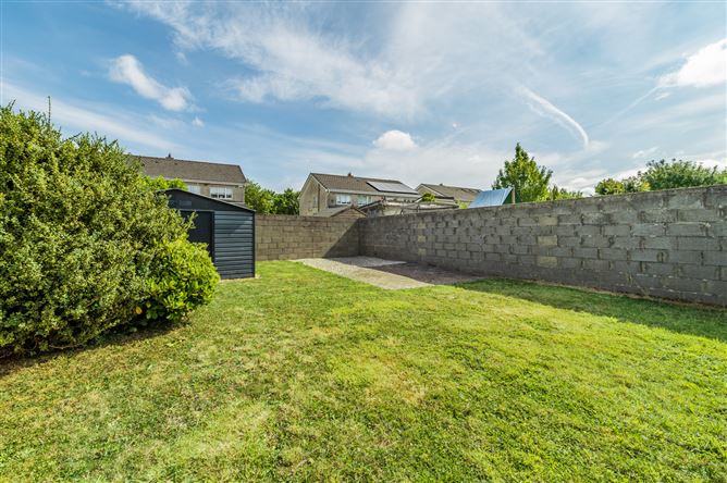 https://photos-a.propertyimages.ie/media/1/3/3/5017331/7a8ab6fb-673d-4f26-9379-de3f2a5f2234_l.jpg