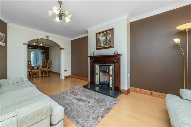 https://photos-a.propertyimages.ie/media/1/3/3/5017331/7a8ab6fb-673d-4f26-9379-de3f2a5f2234_l.jpg