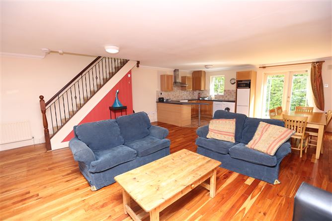10 The Courtyard, Eastham Road, Bettystown, Co. Meath