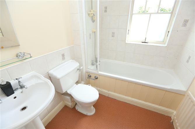 10 The Courtyard, Eastham Road, Bettystown, Co. Meath