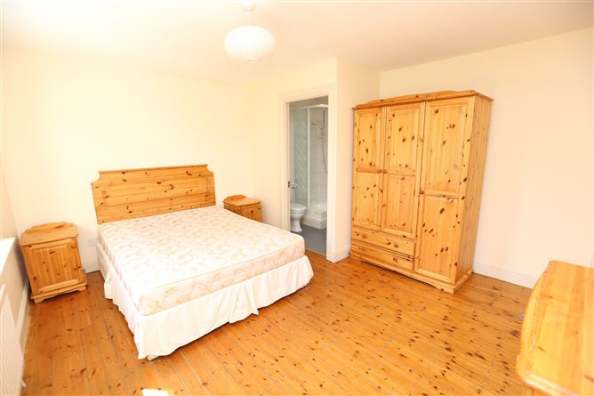 10 The Courtyard, Eastham Road, Bettystown, Co. Meath