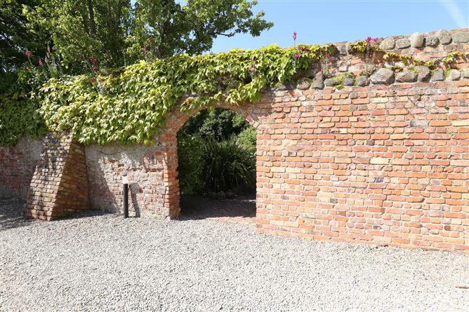 10 The Courtyard, Eastham Road, Bettystown, Co. Meath